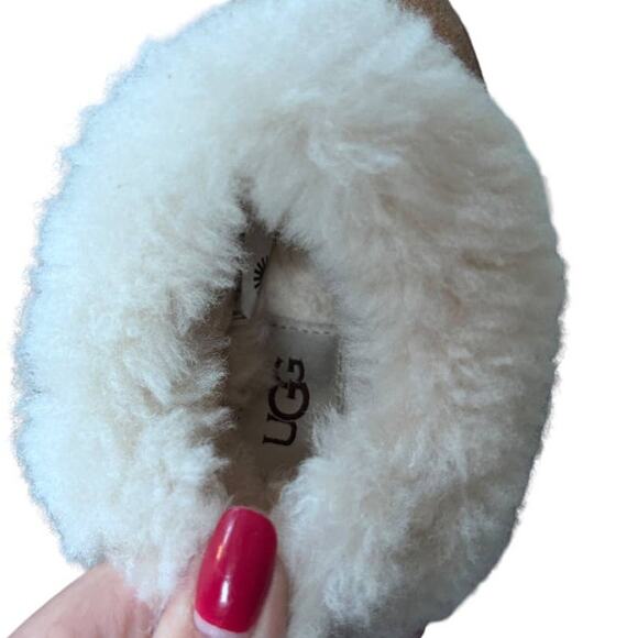 EUC UGG Ultra Comfort Sole Sheepskin Moccasins Slippers Chestnut Kid's Size 9 - Picture 5 of 8